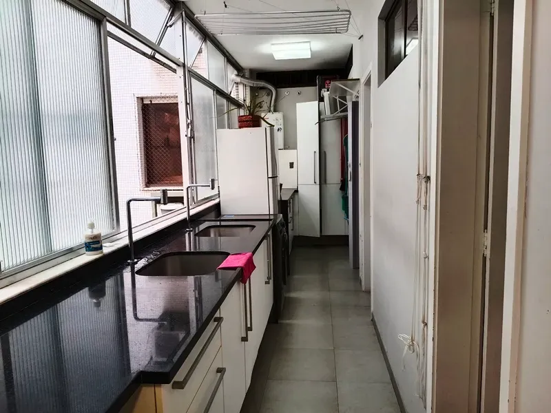 Apartment with 4 bedrooms and a enclosed glass balcony — photo 42