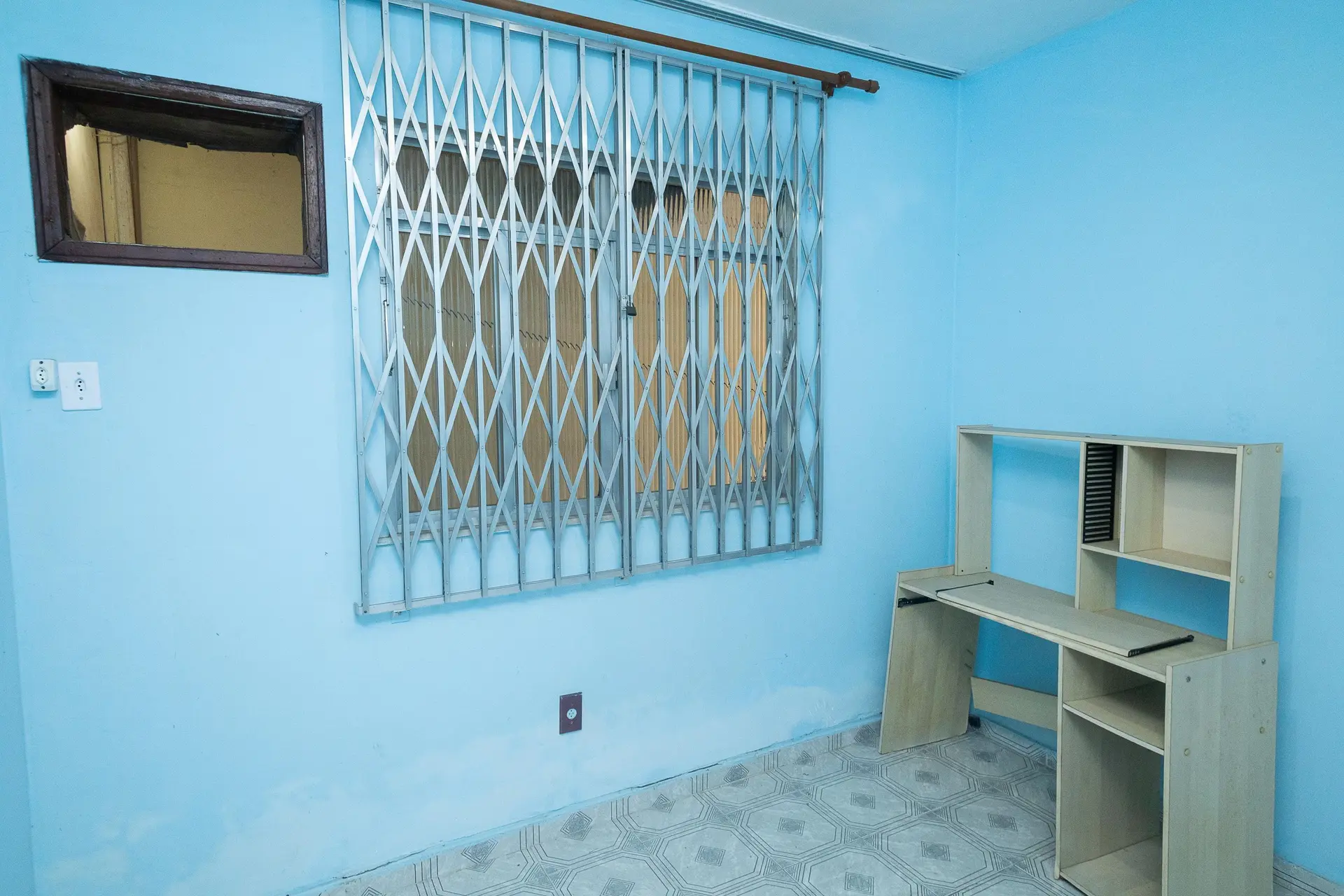 House with 3 bedrooms, 1 en-suite, and private yard — photo 8