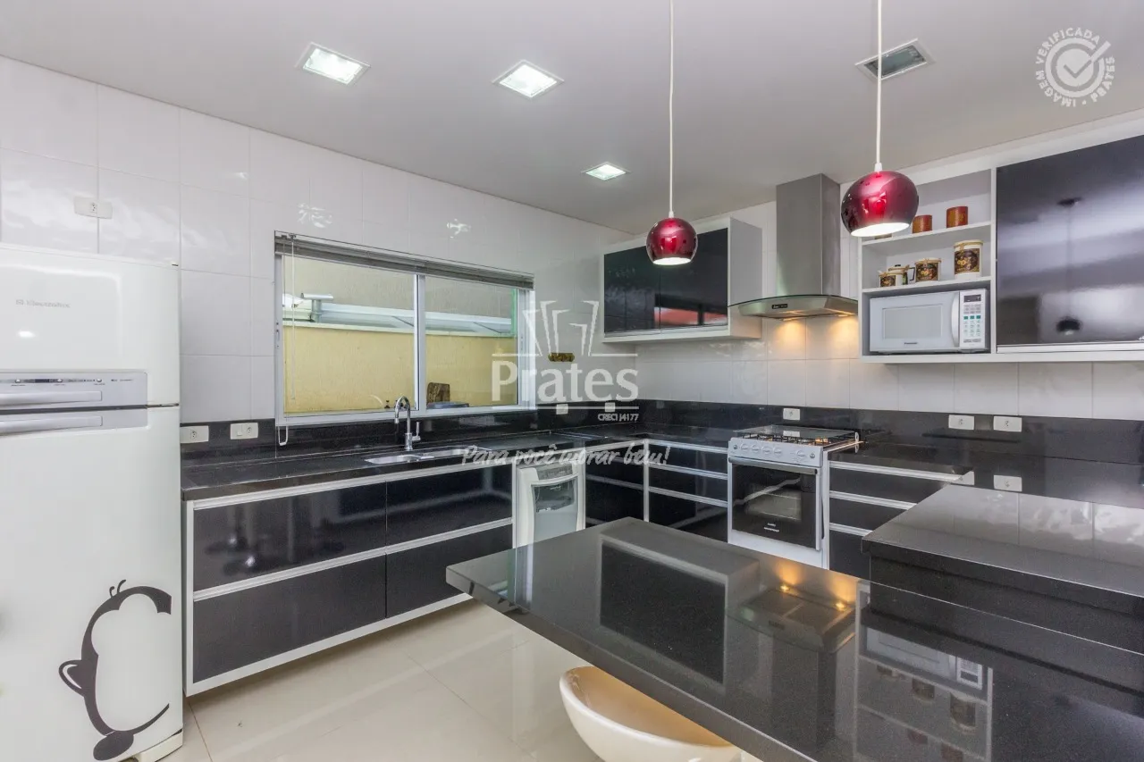 Rental house with 3 bedrooms and a private garden — photo 10