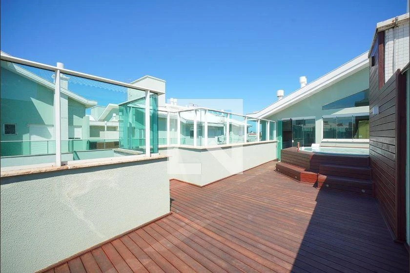 Apartment, 205 m², with a glass-enclosed balcony