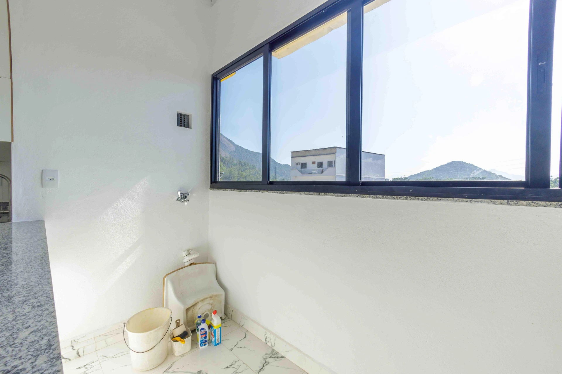 Monoambiente, 40 m², con ventanales de piso a techo — photo 12