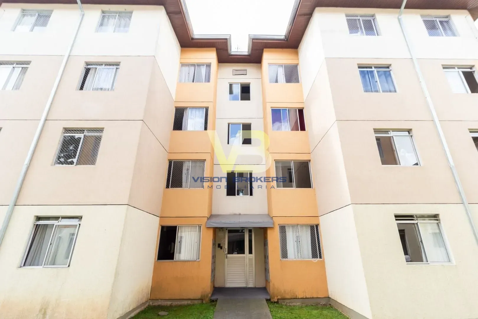 2-bedroom apartment with wood or laminate floors in Curitiba — photo 14
