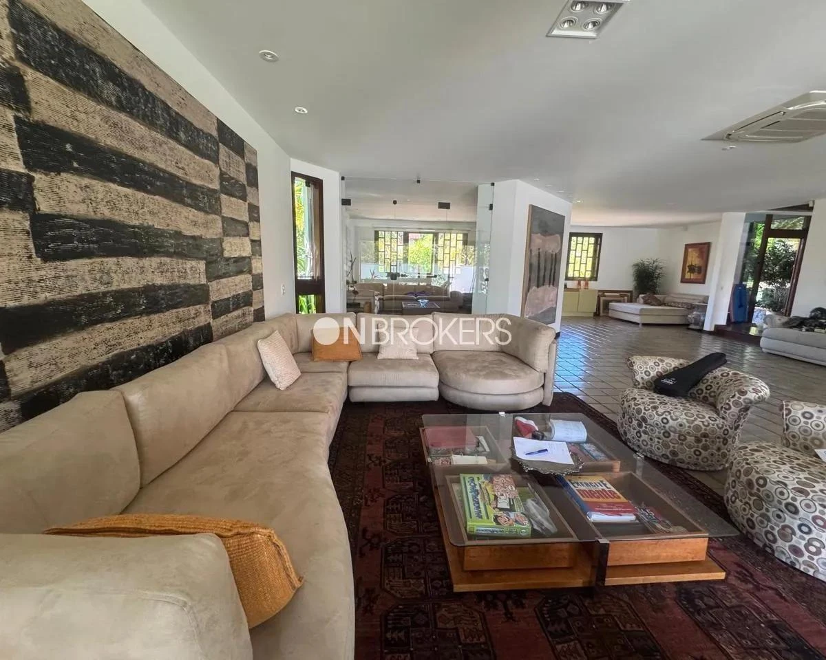 Furnished house with 1000 m², 5 en-suites and 7 parking spots — photo 4