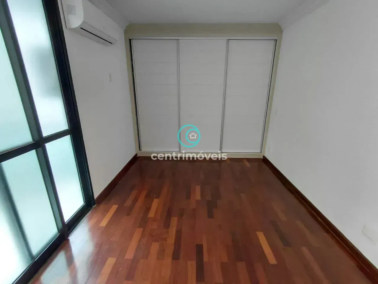 3-bedroom apartment with a walk-in closet — photo 7