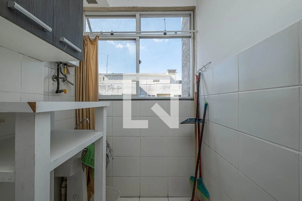 Furnished 2-bedroom apartment with a balcony — photo 28