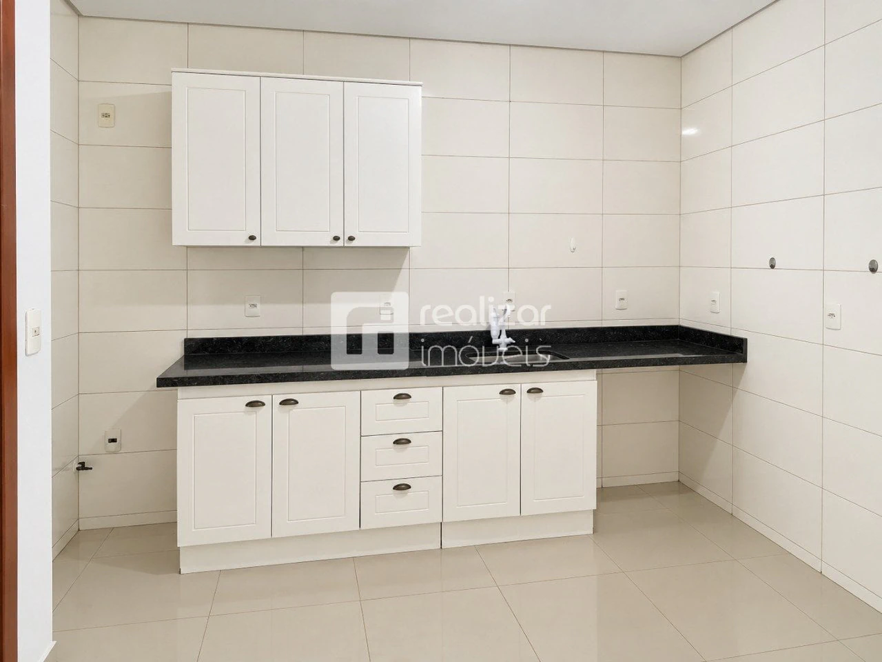 160 m² house with a bathtub and floor-to-ceiling windows — photo 21