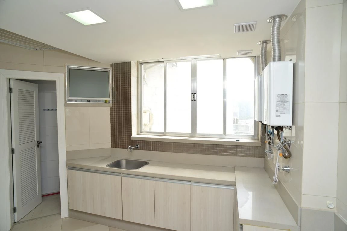 Ванна та 4 спальні: квартира 300 м² — photo 25