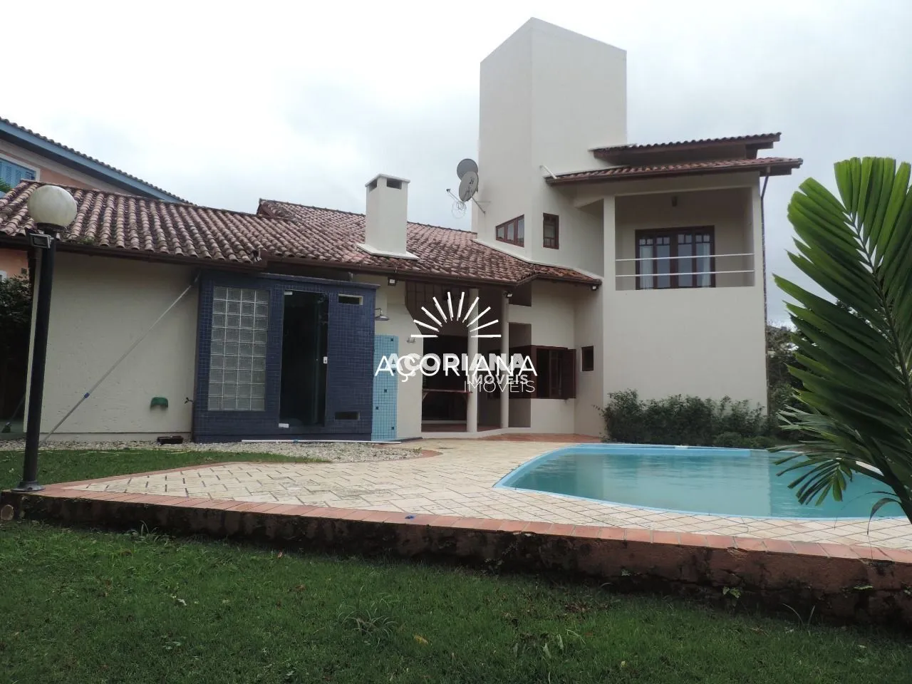 Fireplace in a 5-bedroom house, 350 m² — photo 14