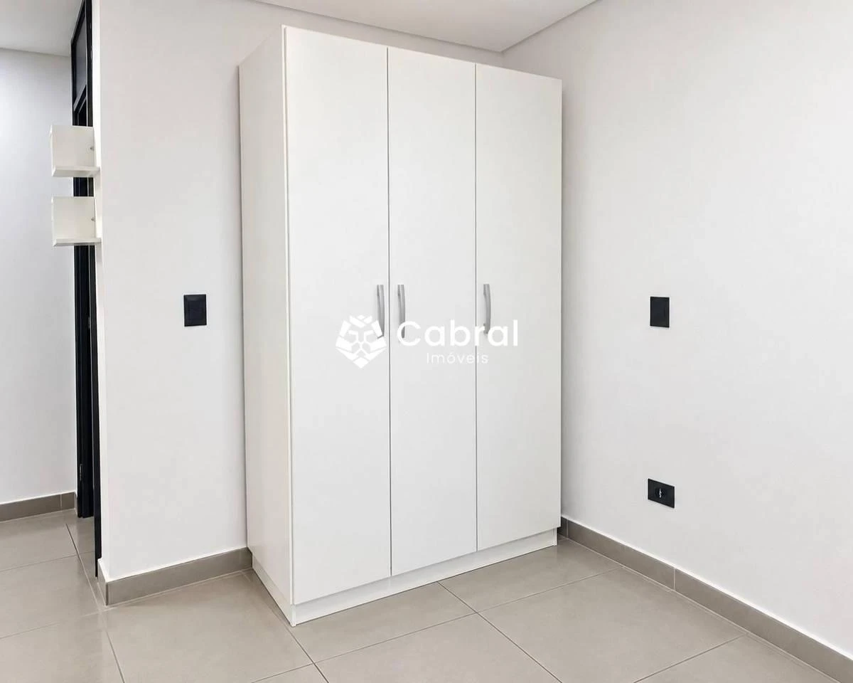 Balcony with a grill in a one-bedroom apartment, 35 m² — photo 18