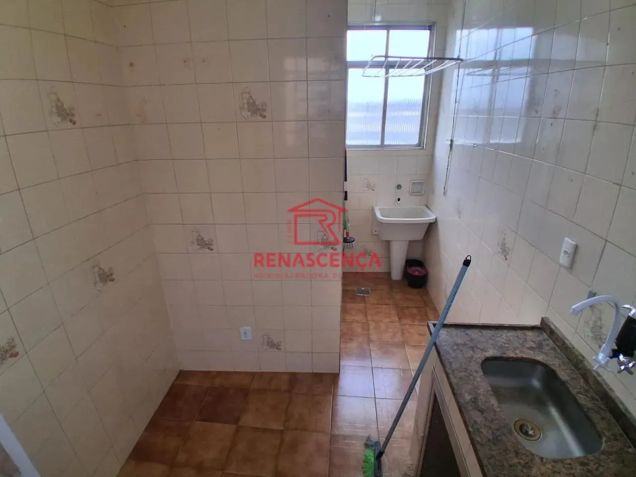 1-bedroom apartment with a dedicated laundry area — photo 7