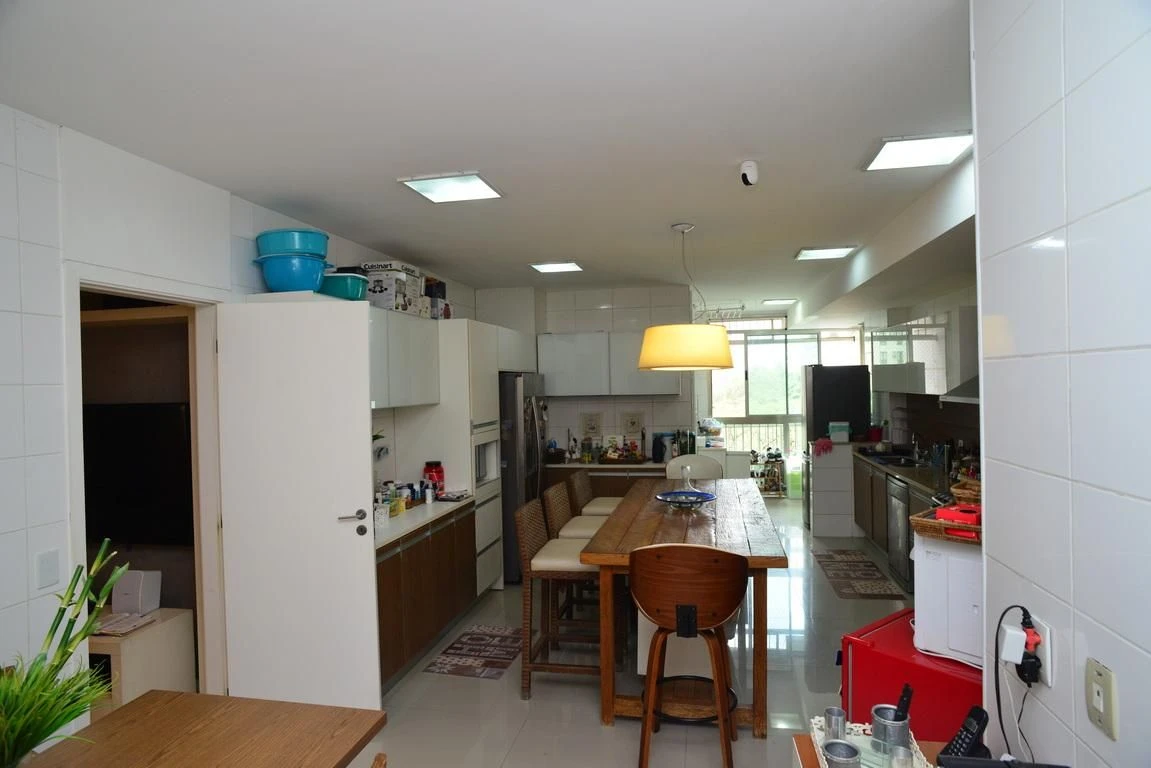 Furnished apartment with 4 en-suites and 5 bathrooms — photo 10