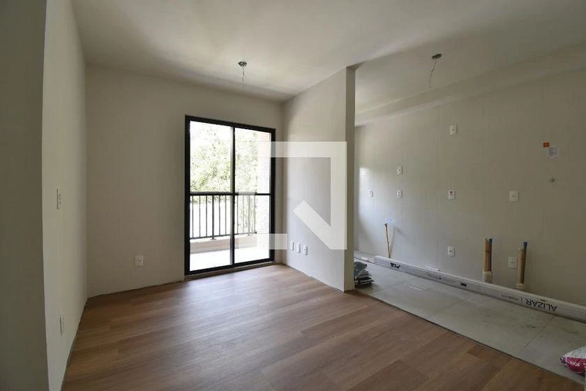 Balcony with a grill in a 2-bedroom apartment, 53 m² — photo 13