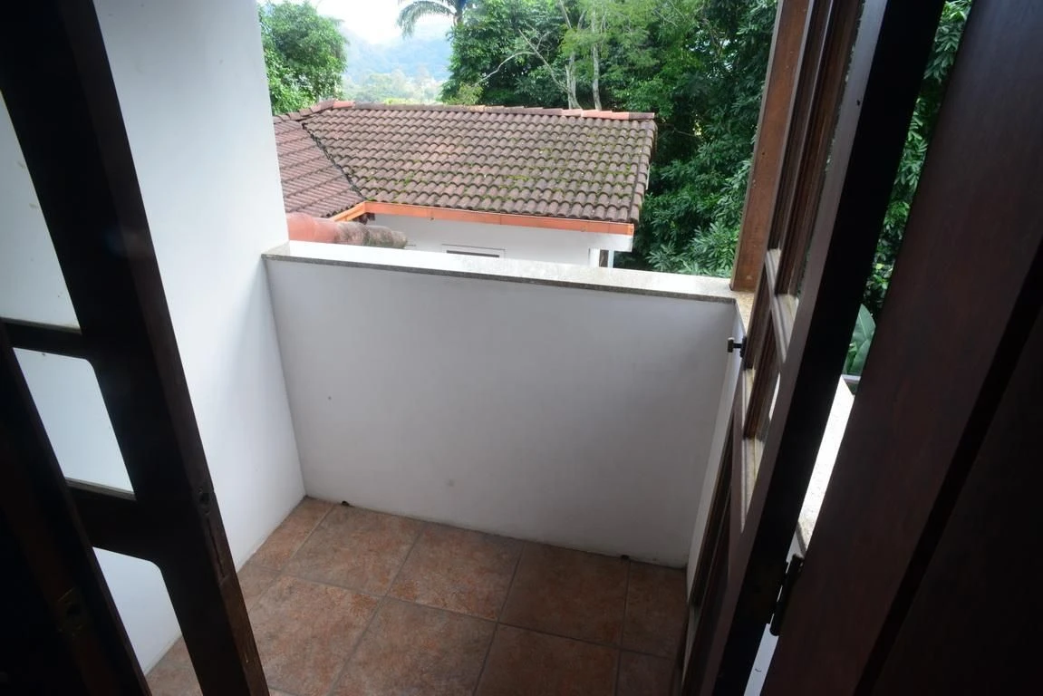 Casa mobiliada com 6 quartos e 5 suítes, com jardim — photo 34