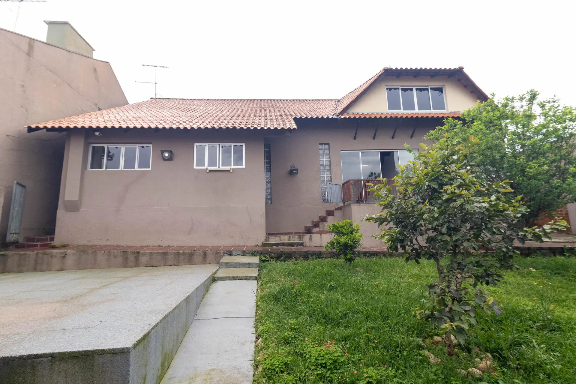 House, 195 m², with floor-to-ceiling windows — photo 33