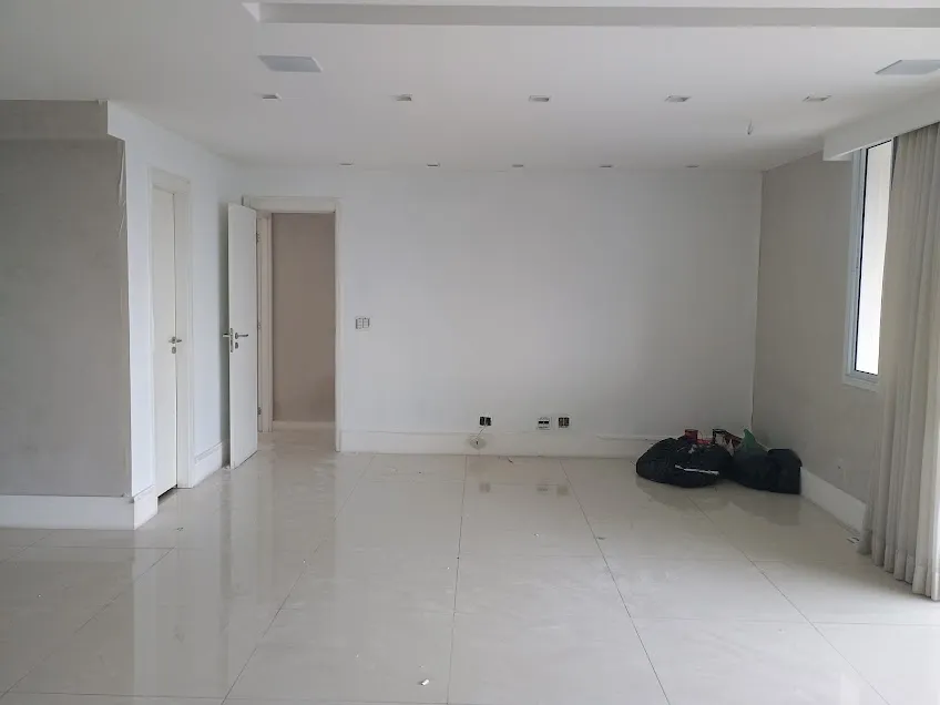 Apartamento de 3 quartos com janelas do piso ao teto — photo 11