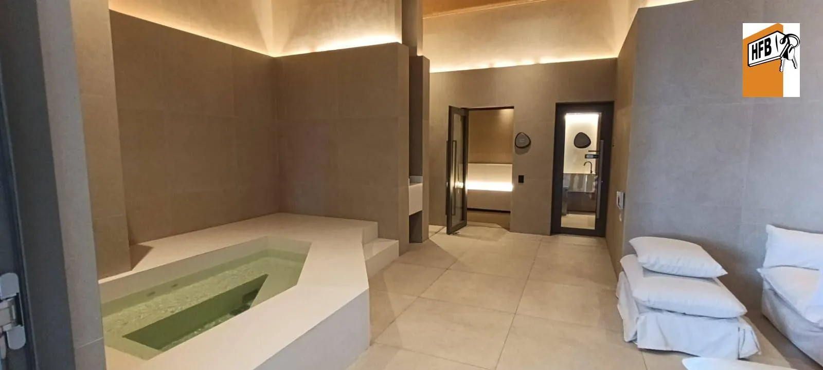 151 m² apartment with 3 bedrooms and 5 bathrooms — photo 42