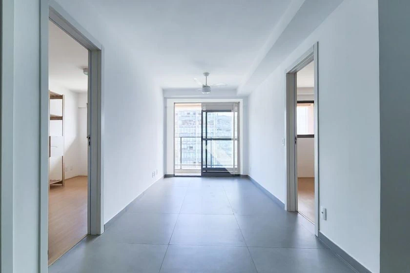 2-bedroom apartment in a building with a gym — photo 10