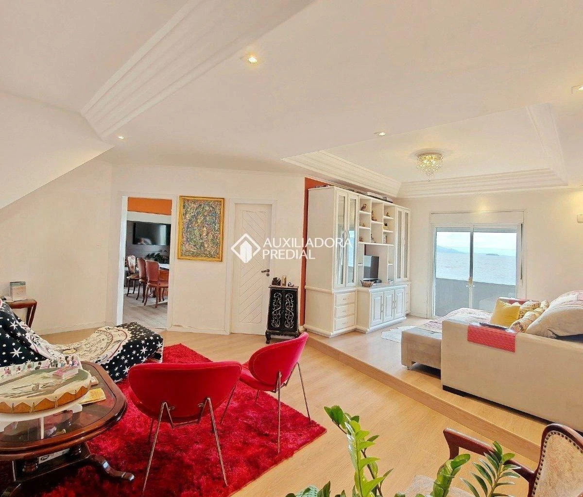 Water view in a 4-bedroom house, 320 m² — photo 40