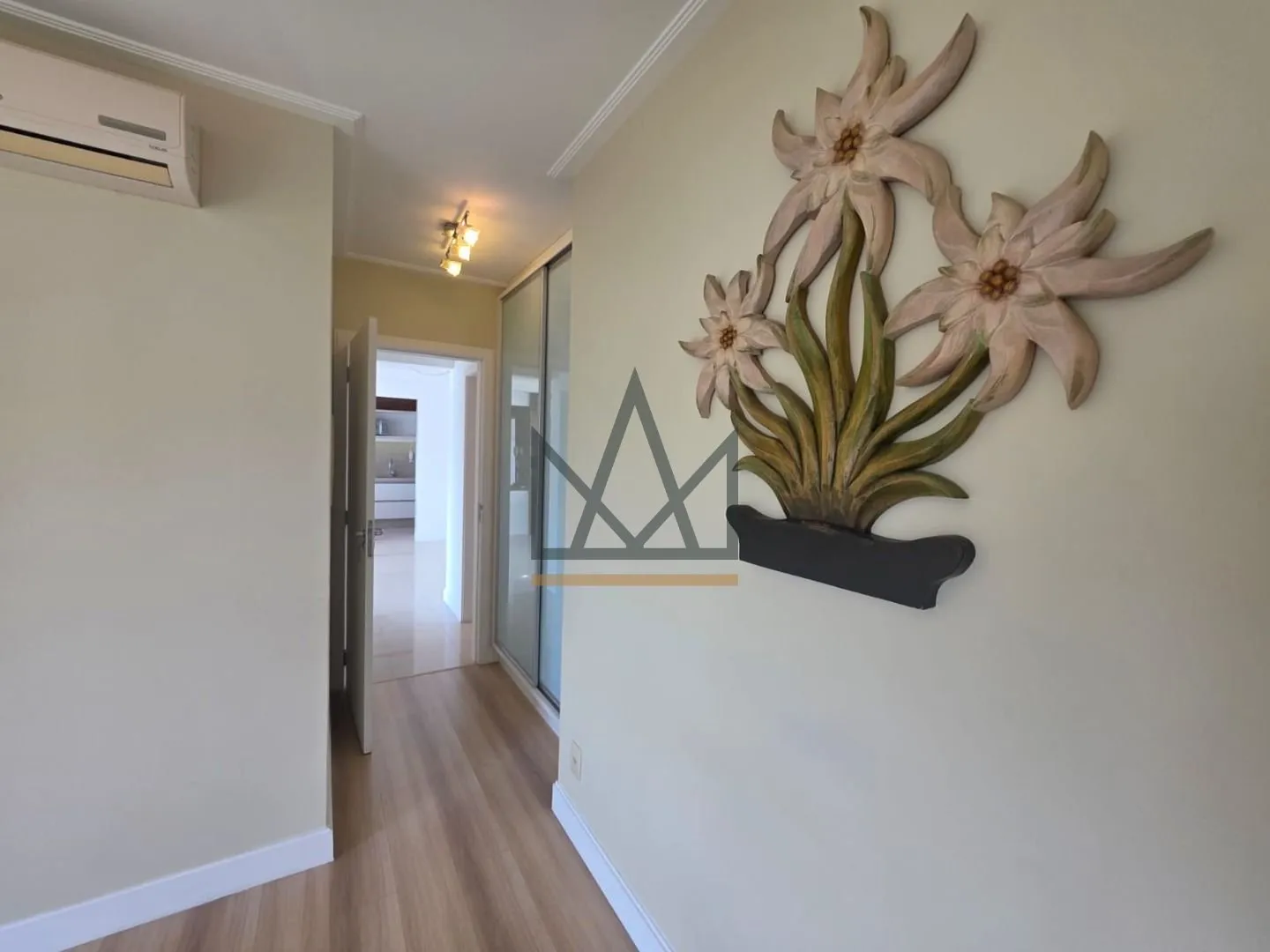 Квартира с 2 спальнями, suite и балконом, 77 м² — photo 32
