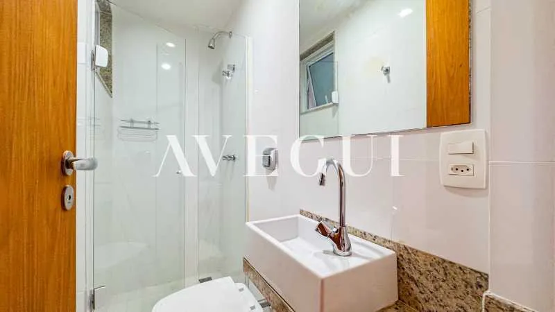 197 m² apartment with 4 bedrooms and a glass balcony — photo 15