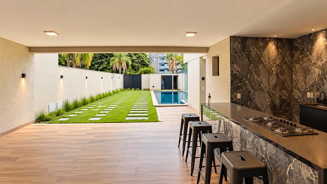 House, 360 m², with floor-to-ceiling windows — photo 4