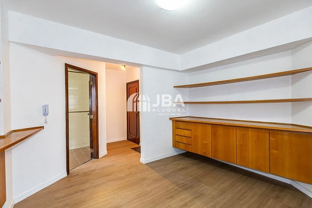 2-bedroom apartment with wood or laminate floors in Curitiba — photo 8