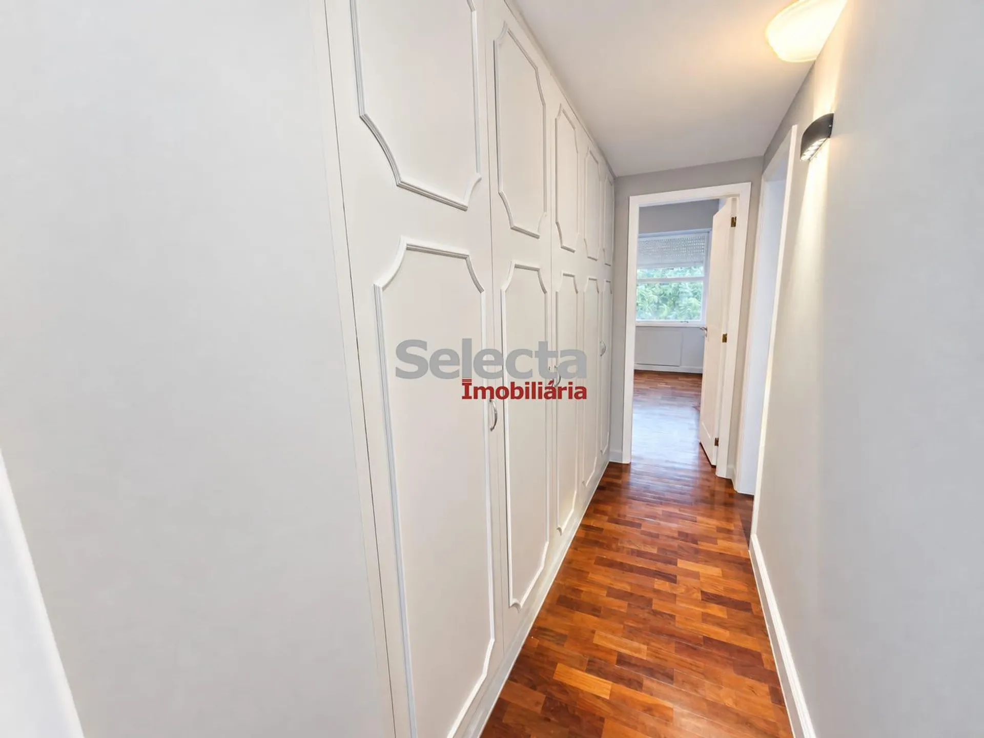 Apartment, 160 m², with wood or laminate floors — photo 16
