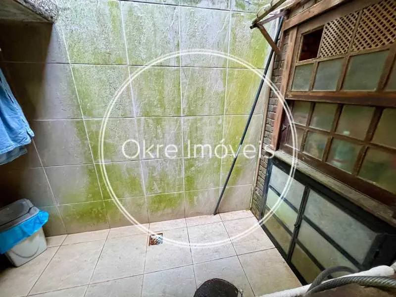 House in a gated community with 4 bedrooms and 5 baths — photo 43