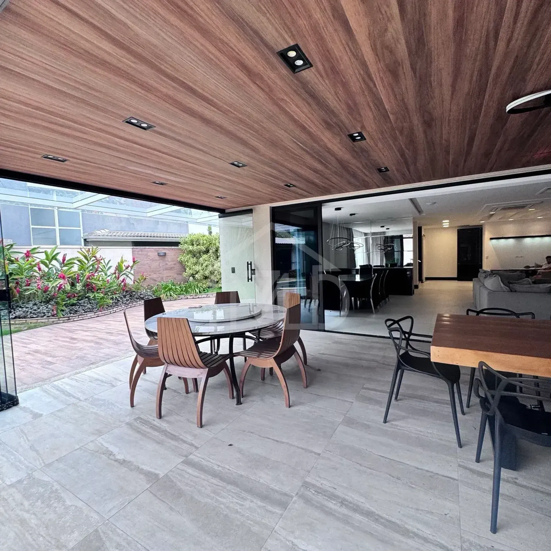 Furnished house with 4 bedrooms and 5 bathrooms, open kitchen — photo 6