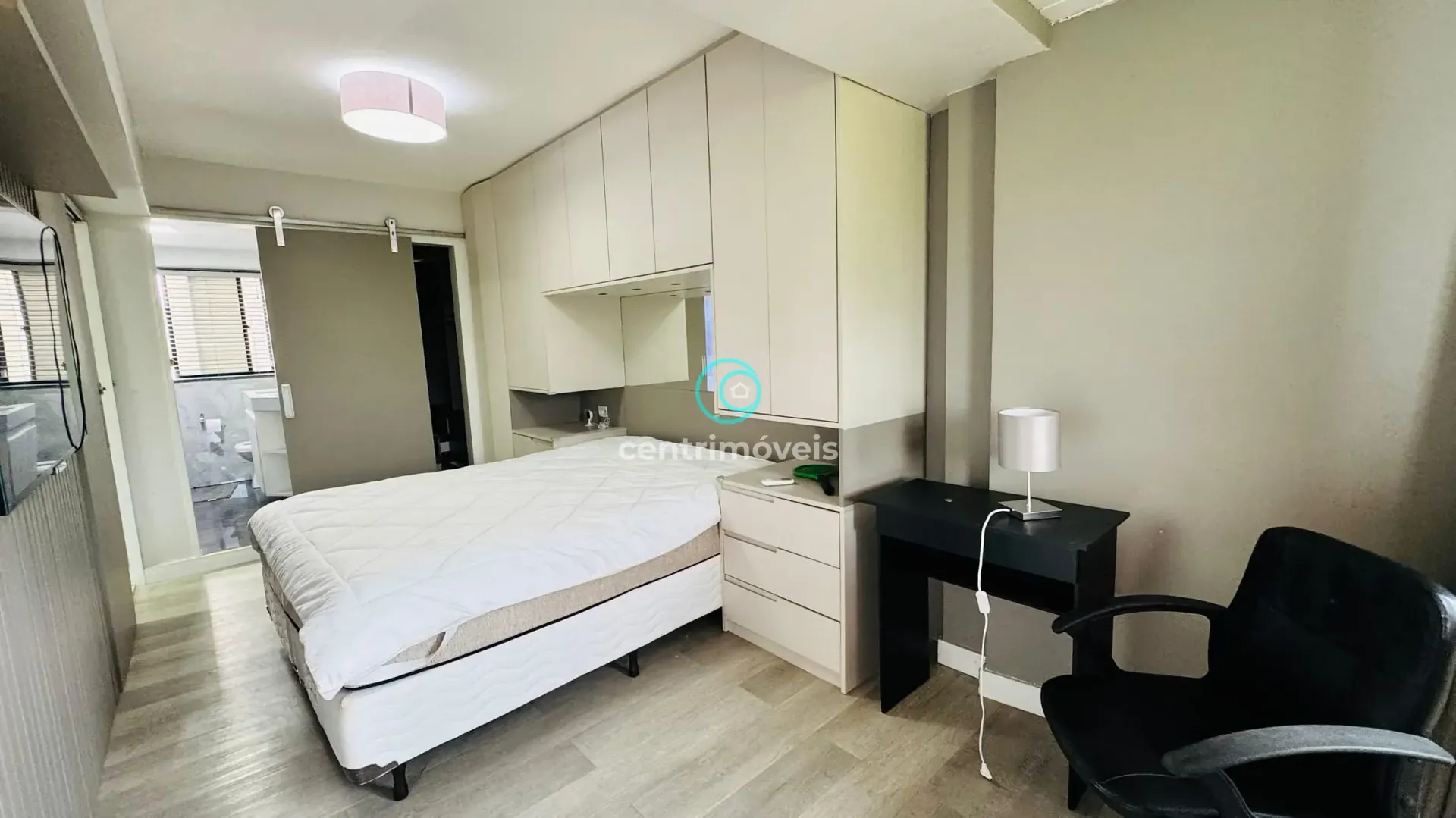 Walk-in closet in a 2-bedroom apartment, 110 m² — photo 6