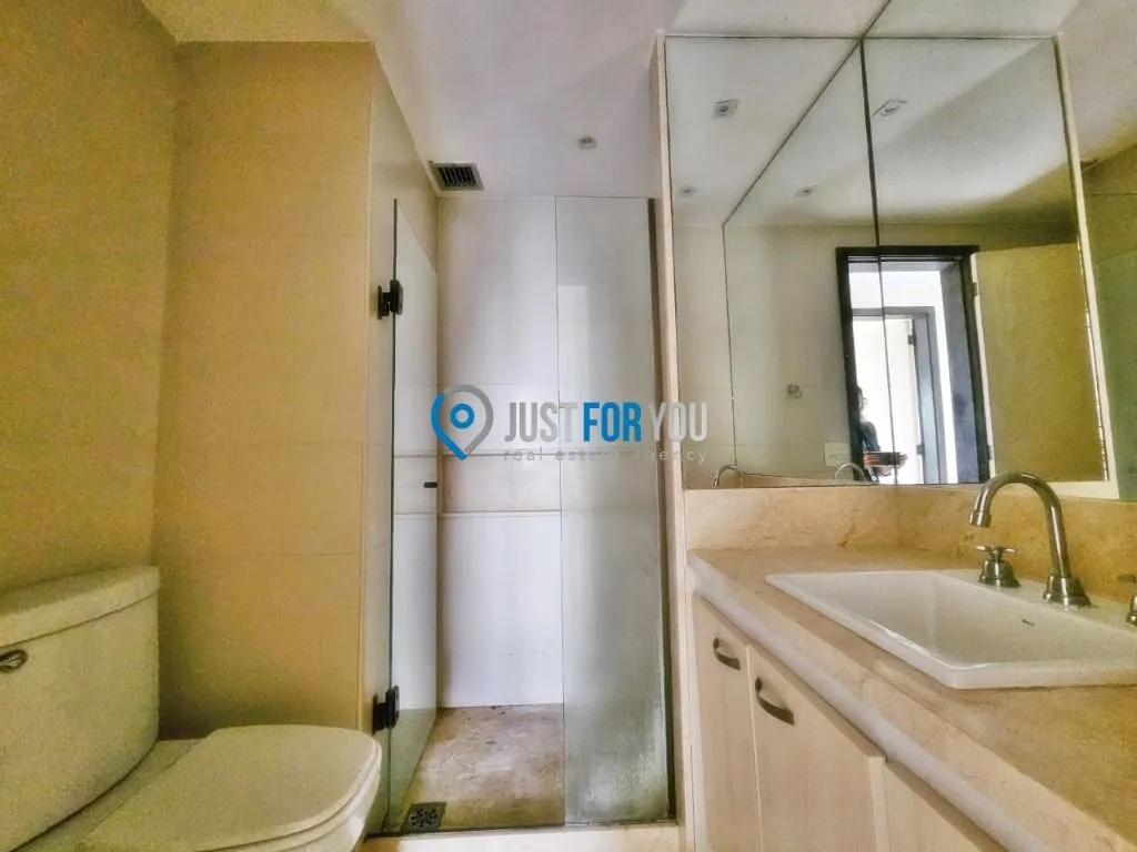Apartamento com 3 dormitórios e varanda fechada de vidro — photo 20