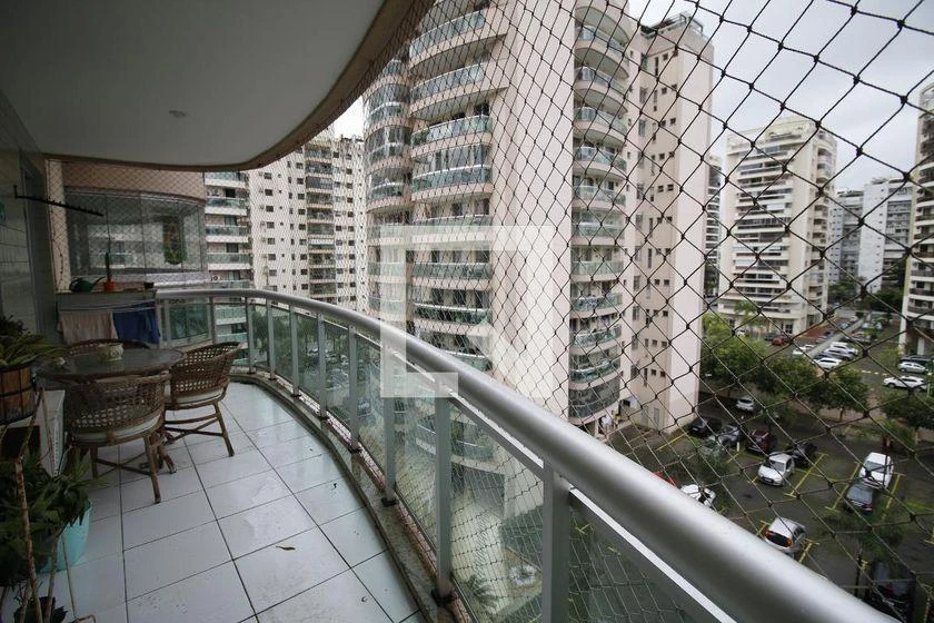3-bedroom rental apartment with an enclosed balcony — photo 4