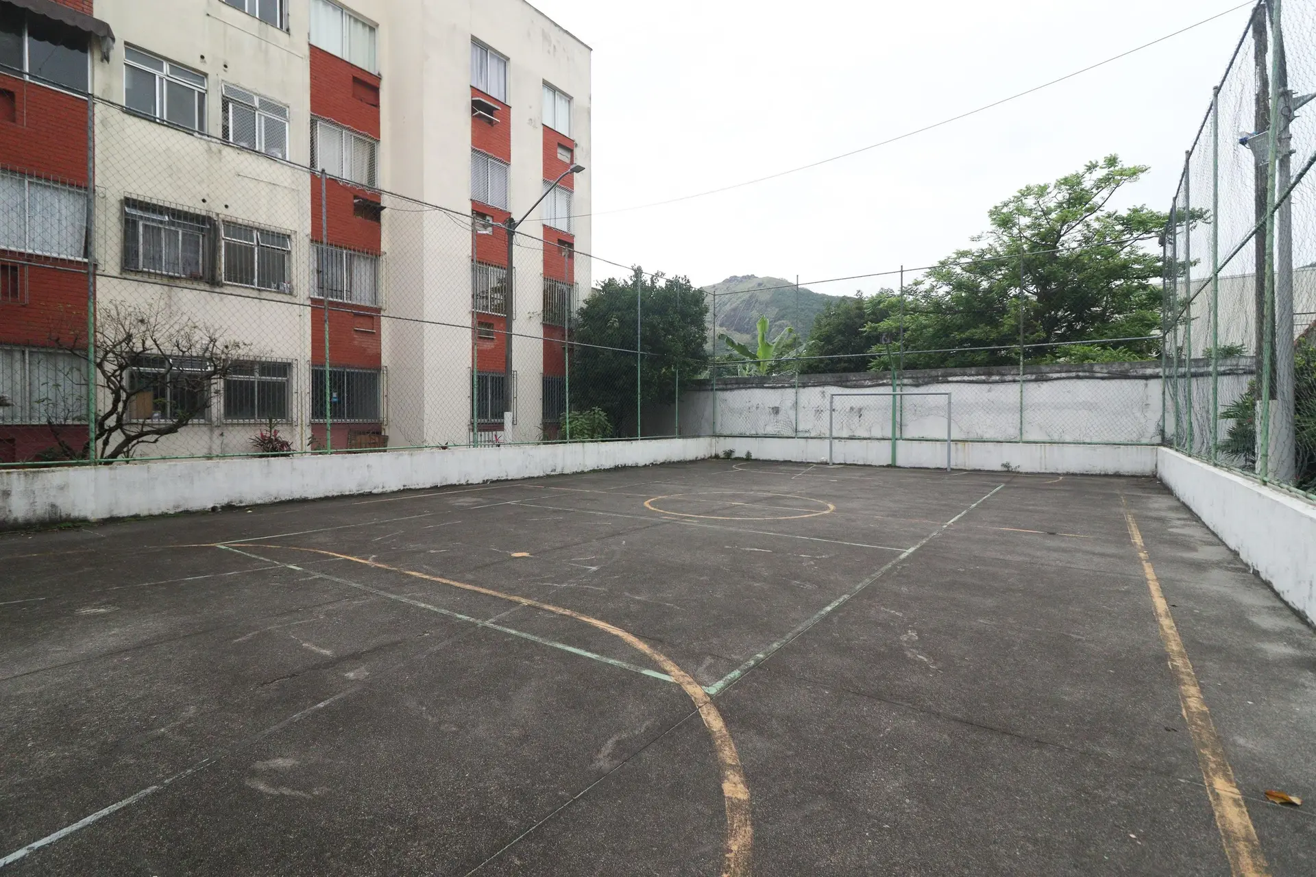 3-bedroom apartment with a mountain view — photo 38