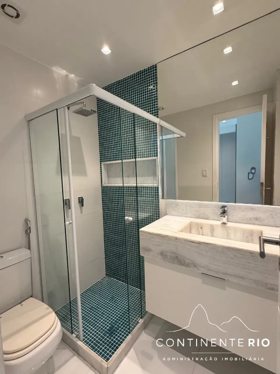 3-bedroom apartment with 4 bathrooms and a glass balcony — photo 8