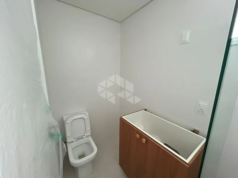 One-bedroom apartment with a glass-enclosed balcony — photo 20