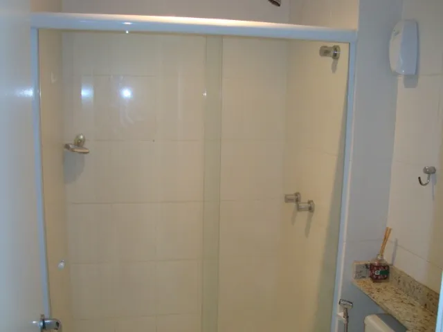 Apartamento com 4 quartos e varanda de vidro — photo 9