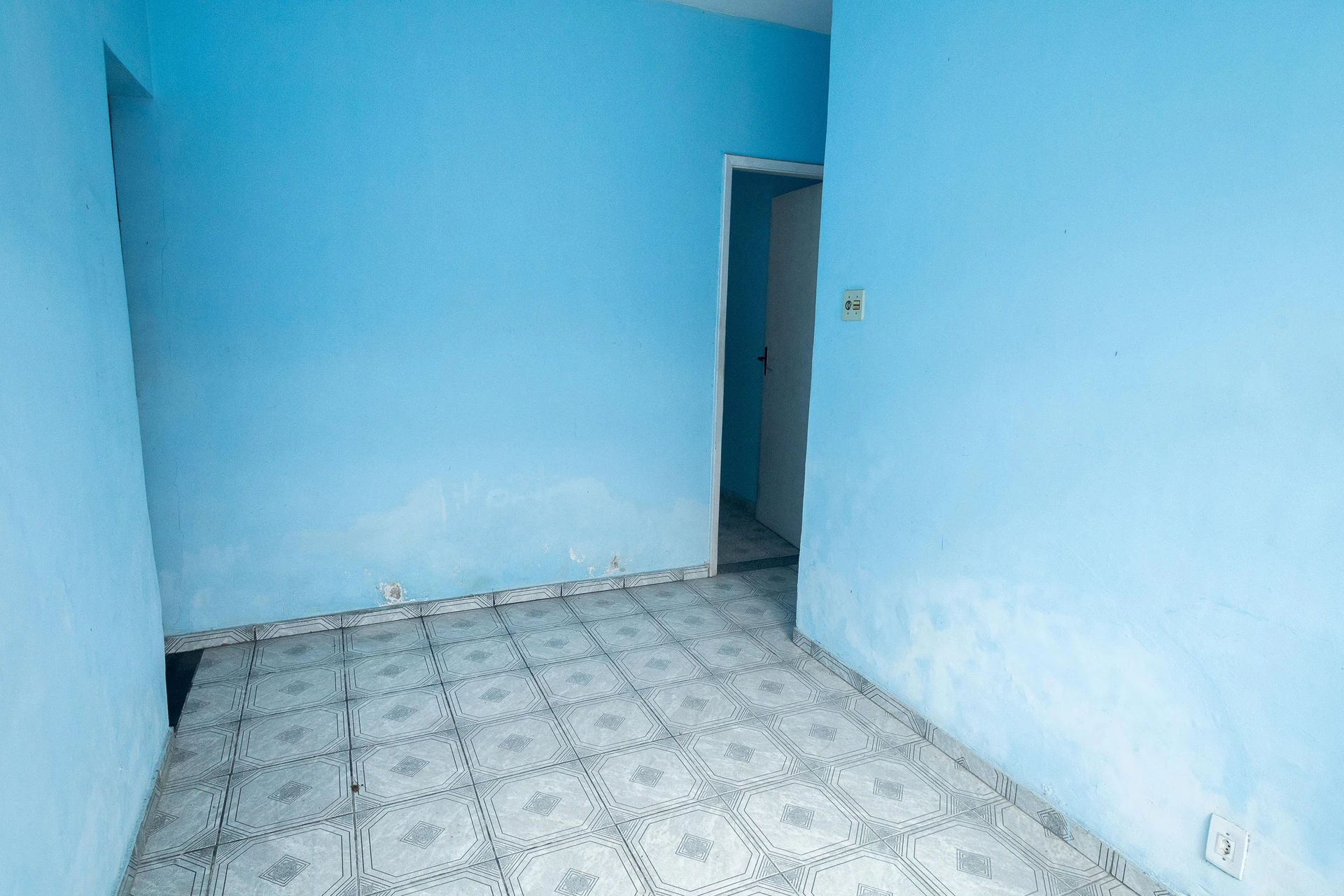 House with 3 bedrooms, 1 en-suite, and private yard — photo 27