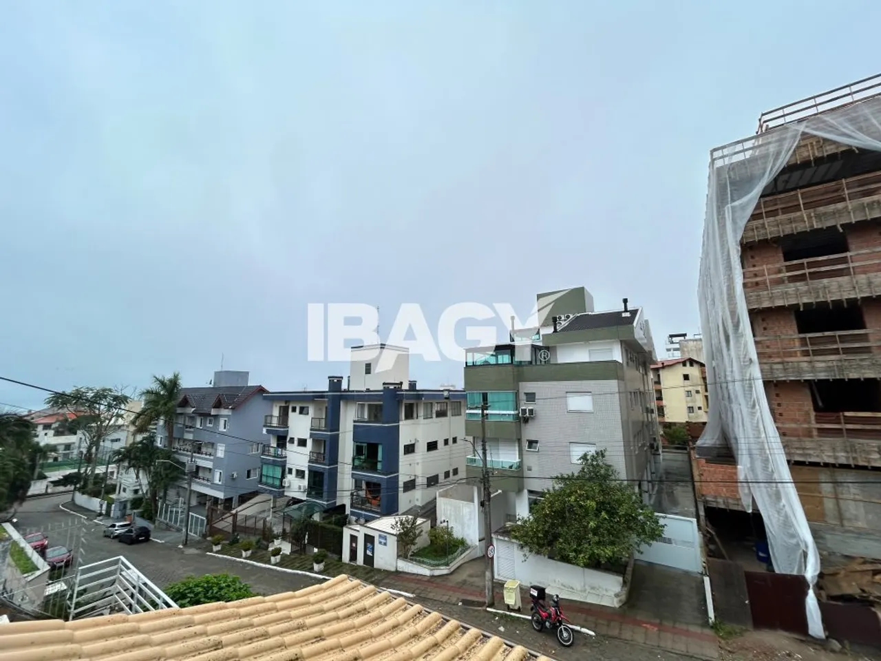 Casa amueblada con cocina cerrada y zona de lavandería — photo 2