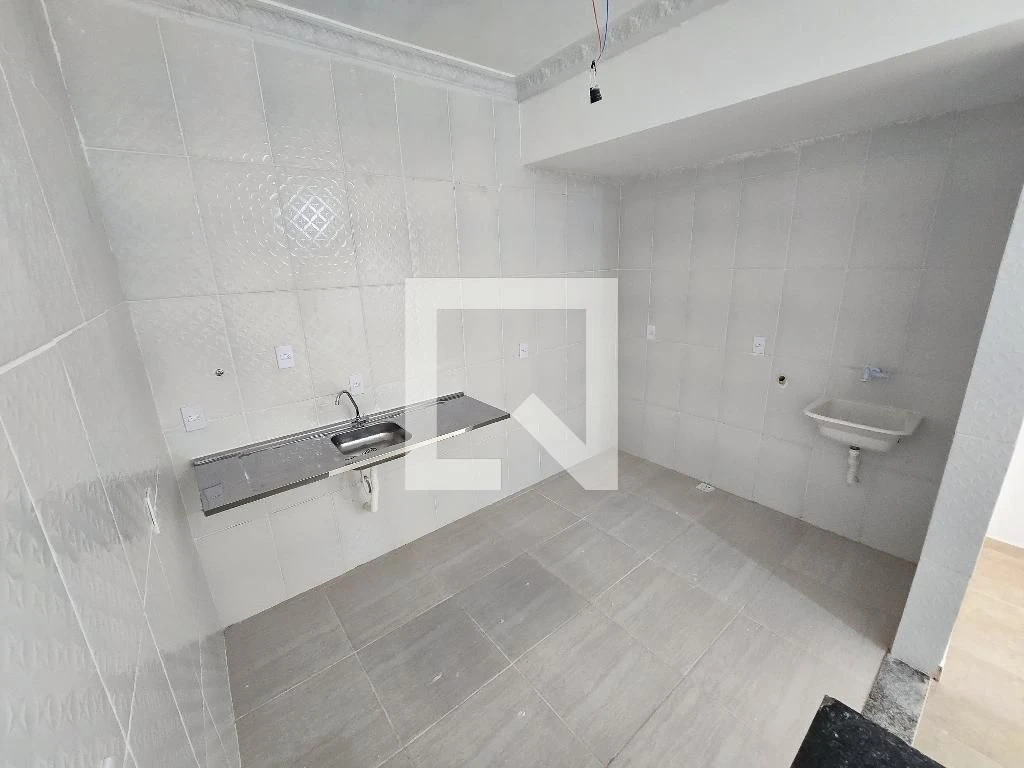 Apartment with 2 bedrooms and a glass-enclosed shower — photo 19