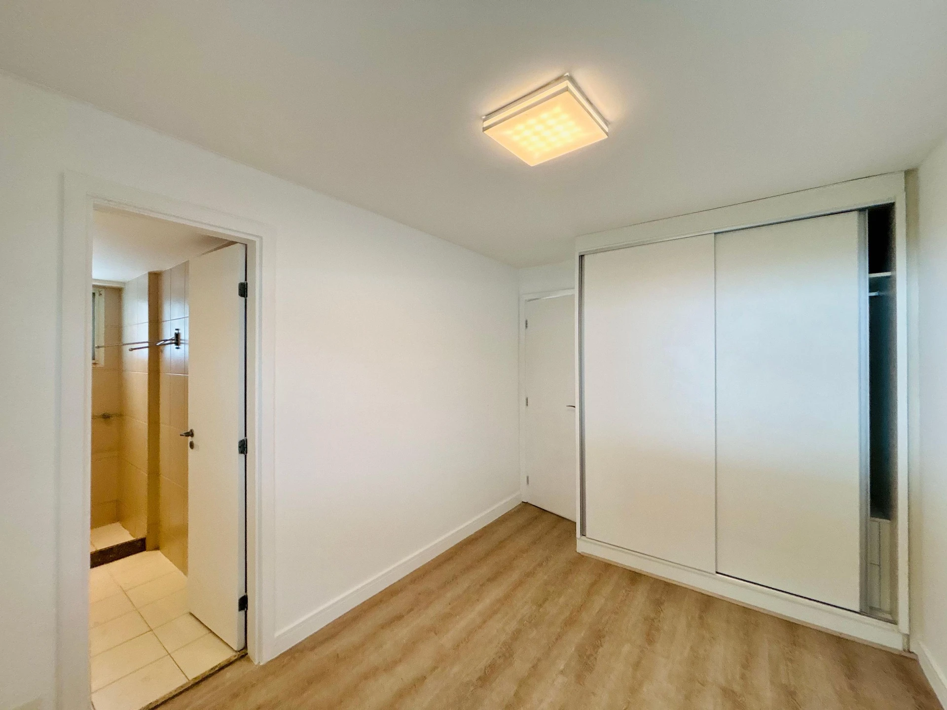 3-bedroom apartment in a building with a sauna — photo 22