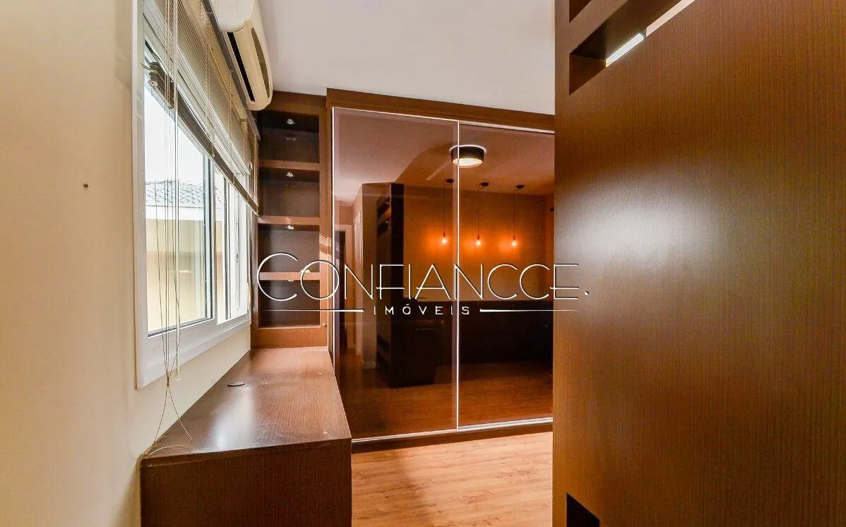 Камін та 4 спальні: будинок 250 м² — photo 36