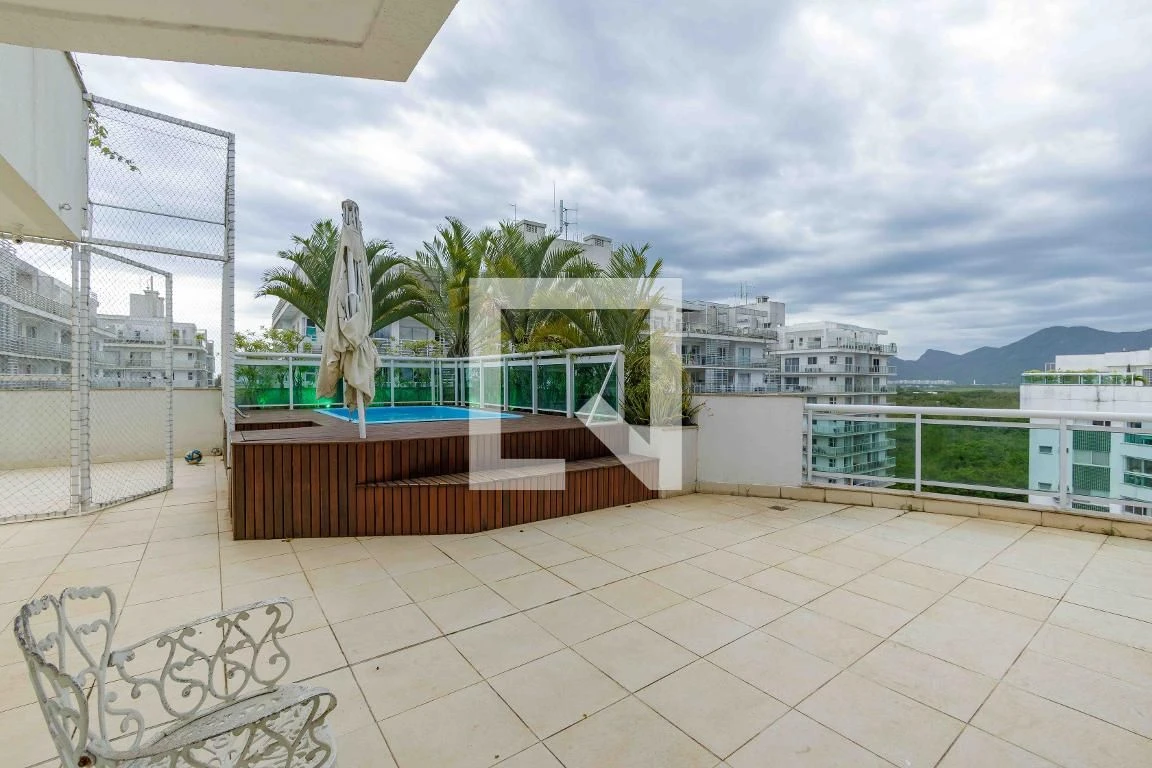Rental apartment with 4 bedrooms and a glassed-in balcony — photo 36