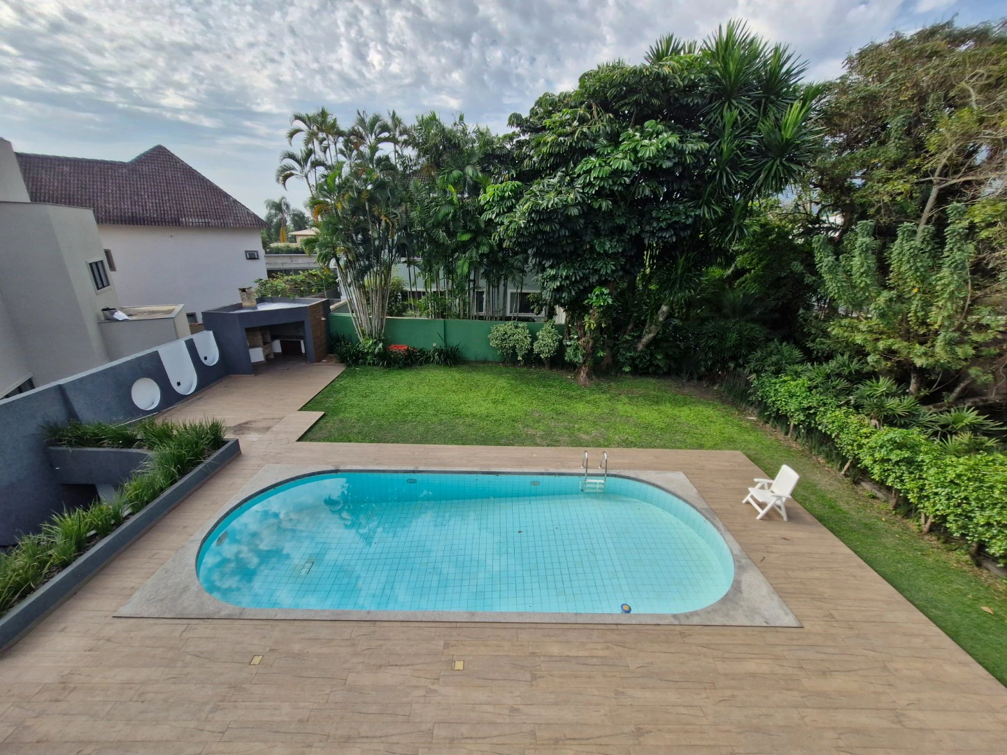 Private pool in a 4-bedroom house, 580 m² — photo 12