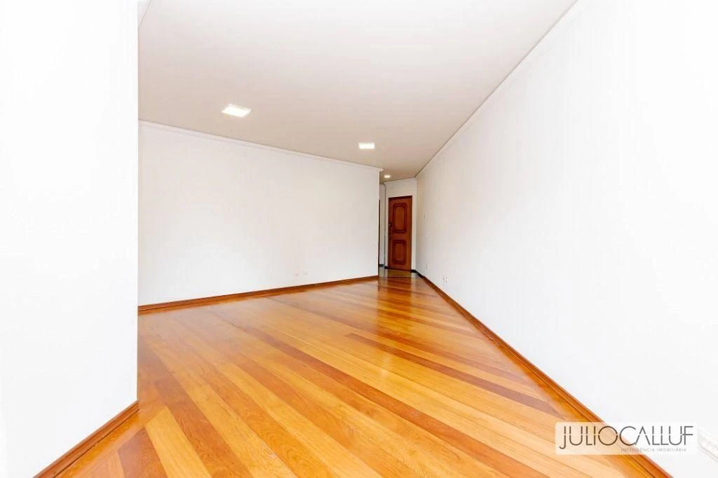 Застеклённый балкон и 3 спальни: квартира 151 м² — photo 30