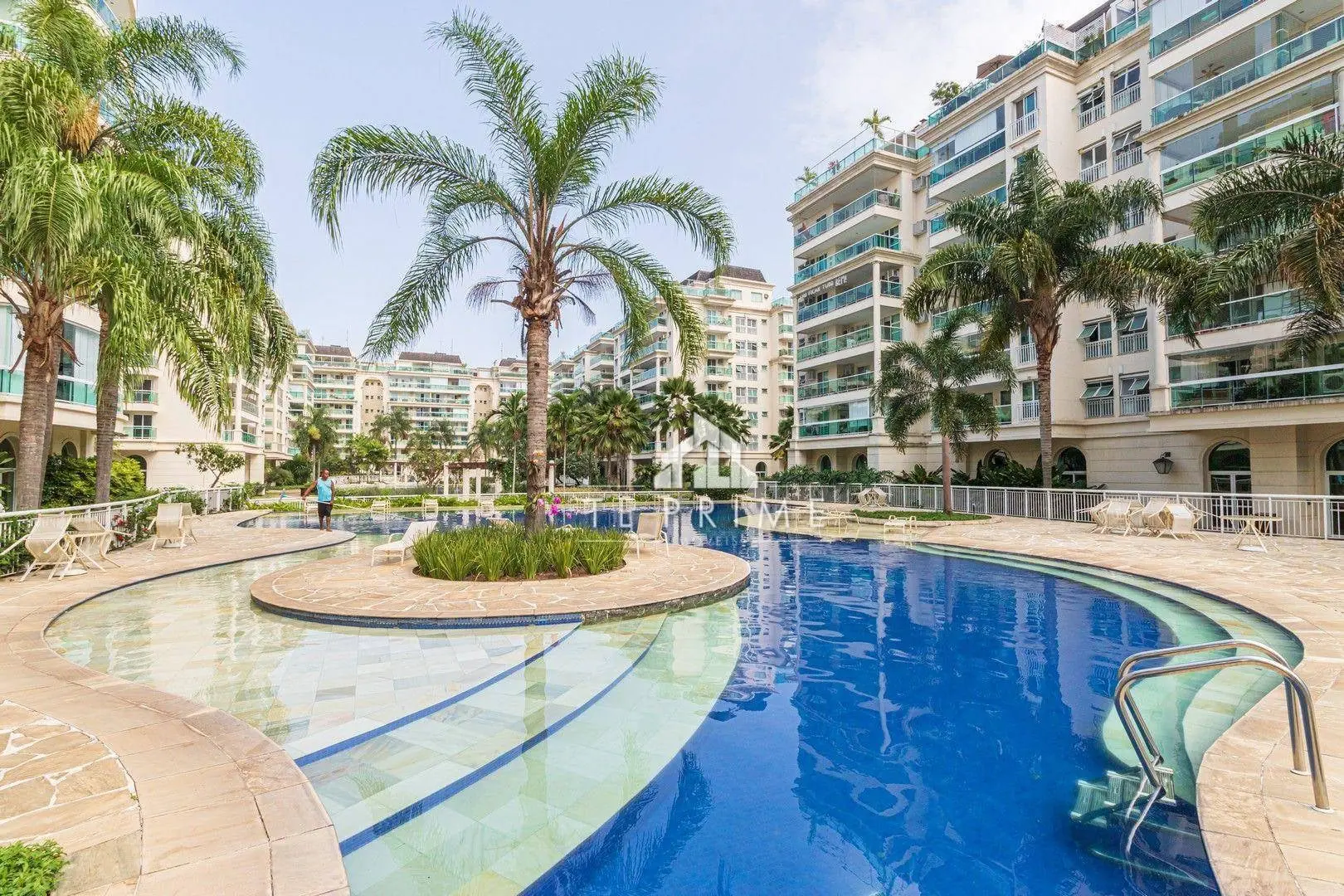 Furnished apartment, 99 m², with a private pool — photo 3