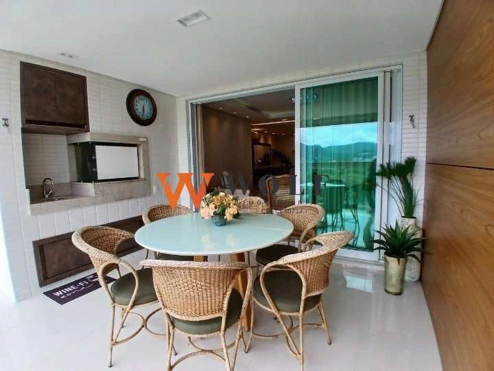 185 m² apartment with 4 bedrooms and 5 bathrooms