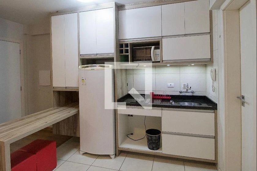 Apartamento mobiliado de 1 quarto com copinha