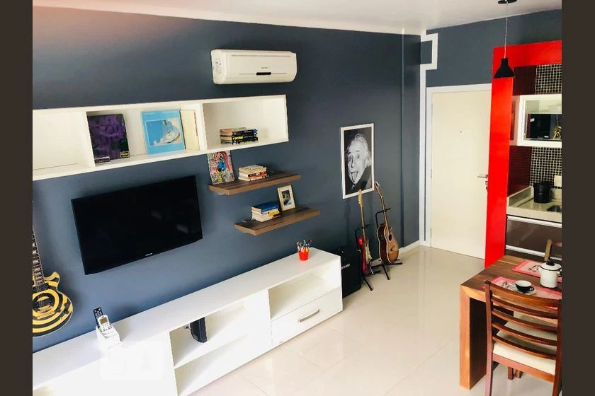 Furnished studio with 1 bedroom and an en-suite bathroom — photo 9