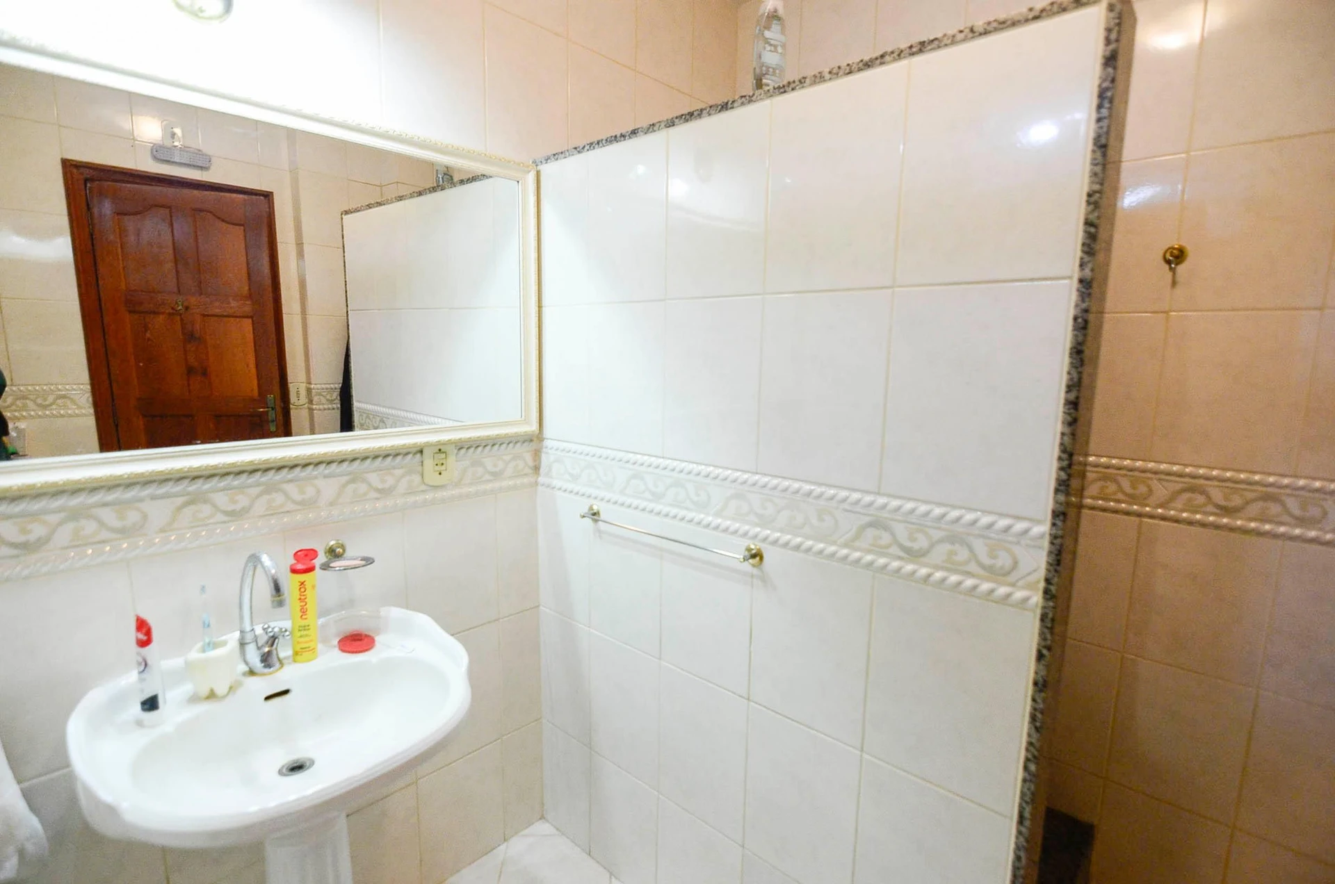 Furnished 2-bedroom apartment with a gas stove — photo 2