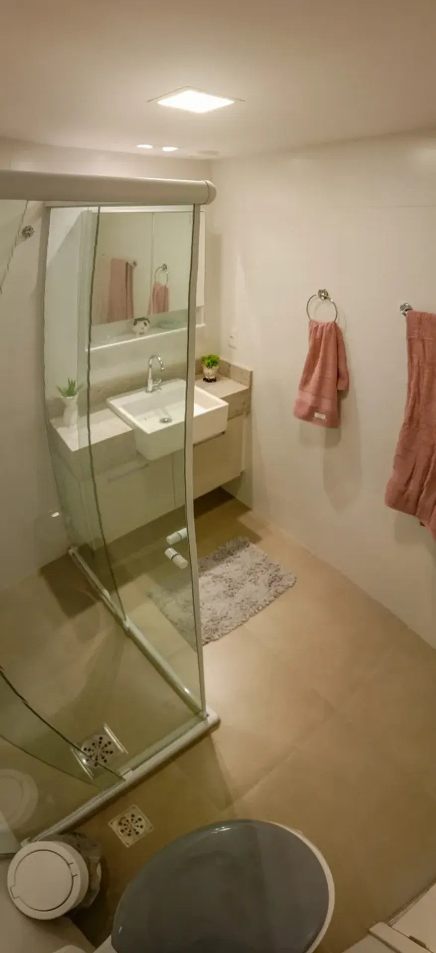 Furnished 1-bedroom apartment with open-plan kitchen — photo 15